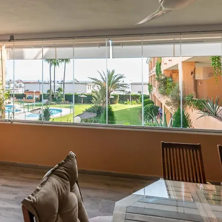 Beachside Paradise: Stylish 3br Near The