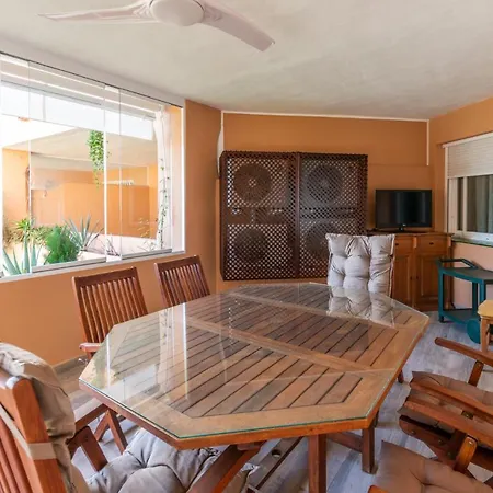 Apartment Beachside Paradise: Stylish 3br Near The *