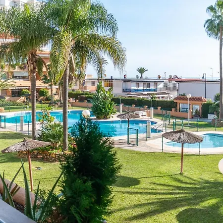 Beachside Paradise: Stylish 3br Near The Apartment *