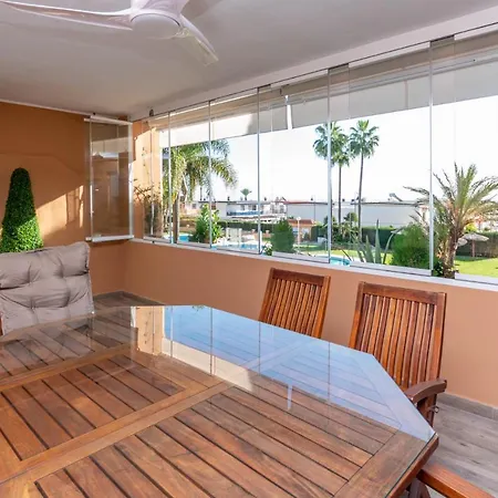 Beachside Paradise: Stylish 3br Near The Apartment