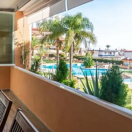 Beachside Paradise: Stylish 3br Near The *