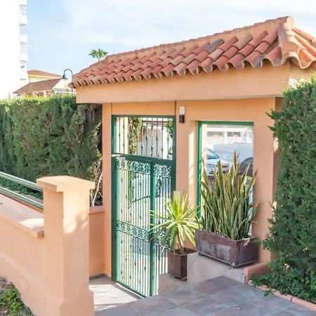 Apartment Beachside Paradise: Stylish 3br Near The *