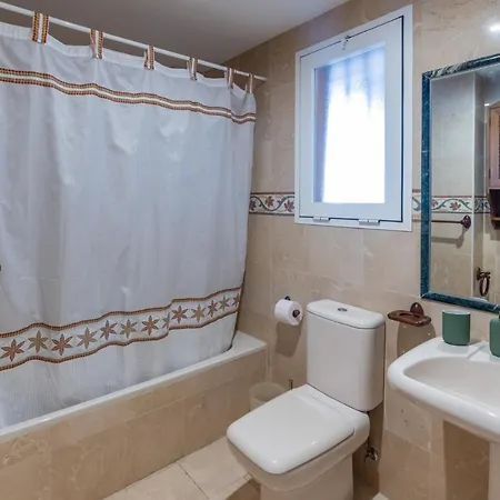 Apartment Beachside Paradise: Stylish 3br Near The *