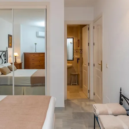 Apartment Beachside Paradise: Stylish 3br Near The