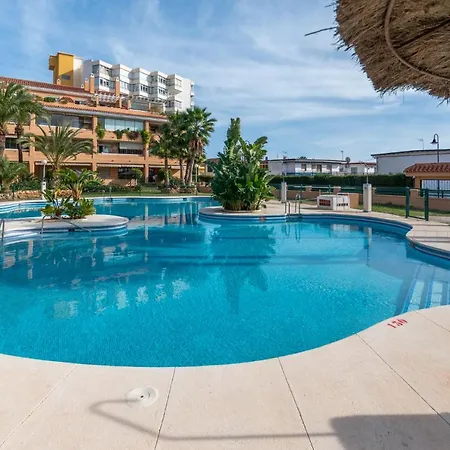 Apartment Beachside Paradise: Stylish 3br Near The *