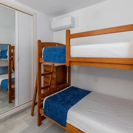 Apartment Beachside Paradise: Stylish 3br Near The