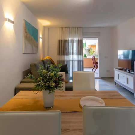 Beachside Paradise: Stylish 3br Near The *